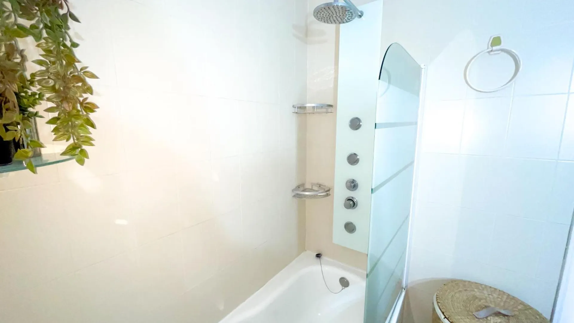 Modern Apartment With Terrace - 2 Min From The Beach Estepona