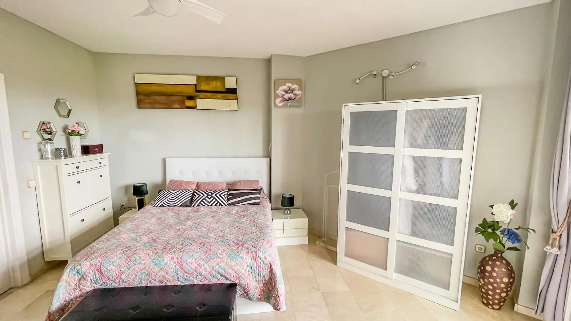 Modern Apartment With Terrace - 2 Min From The Beach Estepona
