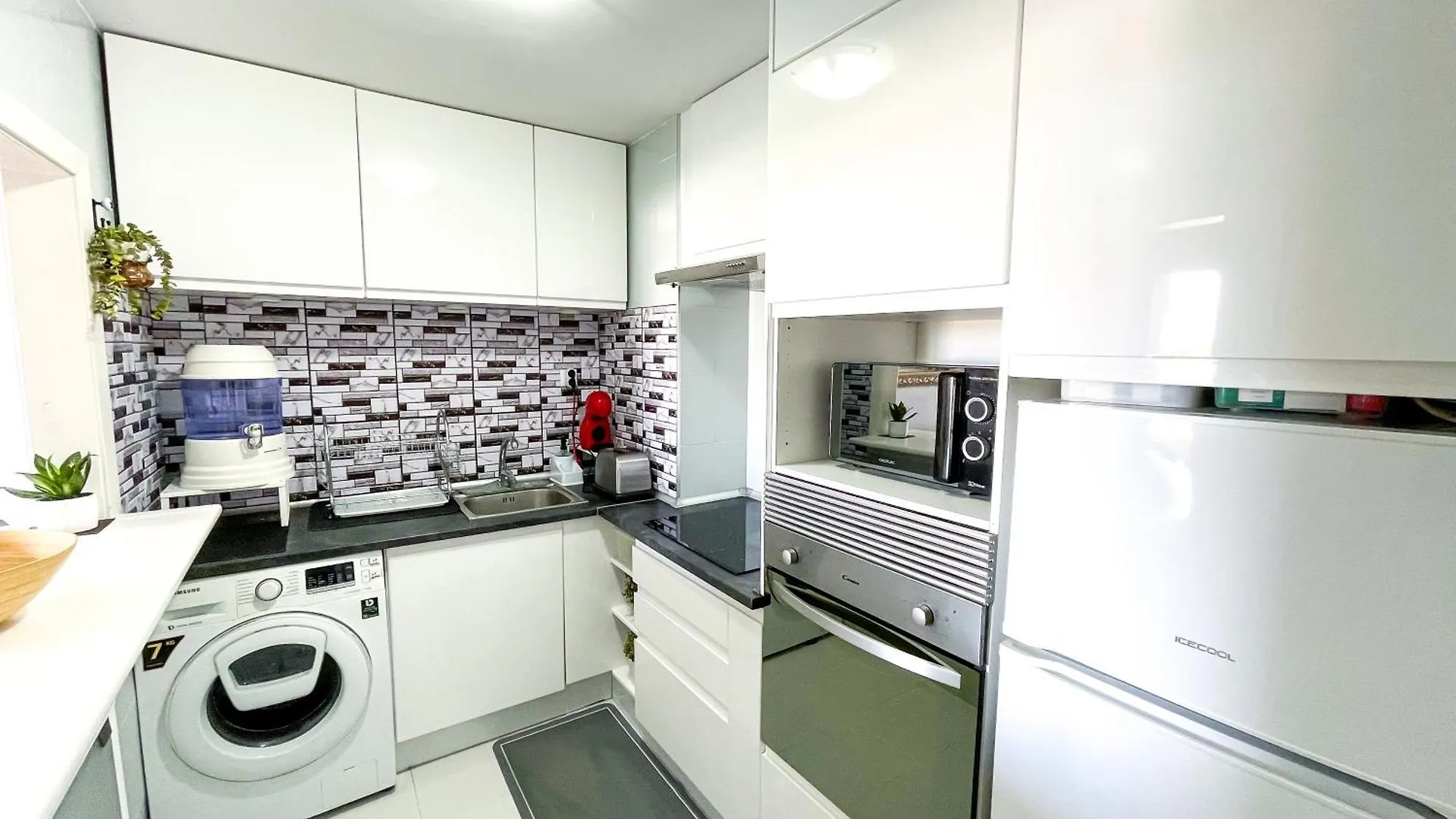 Modern Apartment With Terrace - 2 Min From The Beach Estepona Spanje