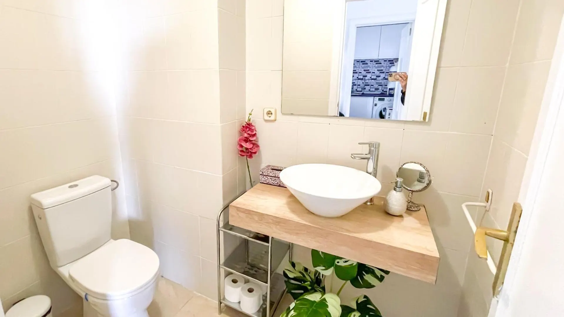Modern Apartment With Terrace - 2 Min From The Beach Estepona 0*,  Spanje