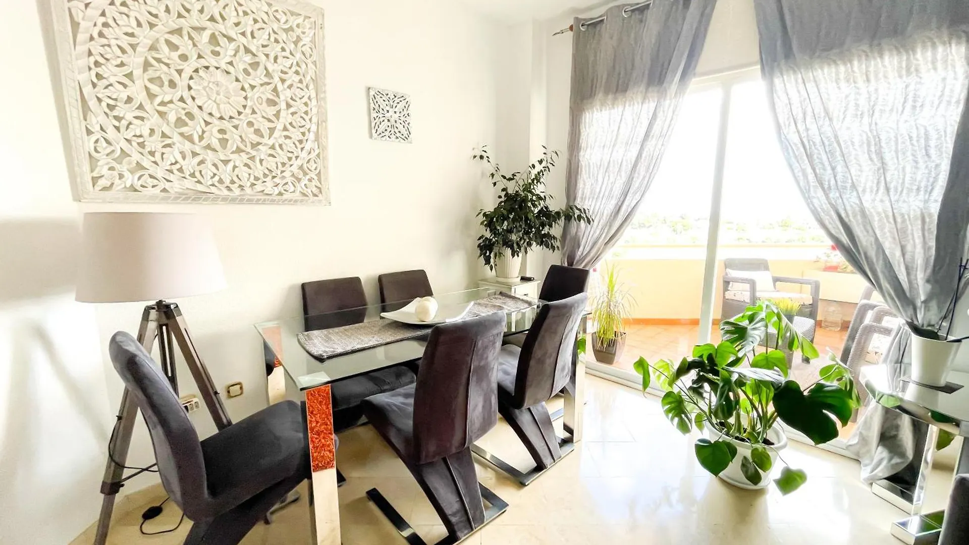 Modern Apartment With Terrace - 2 Min From The Beach Estepona