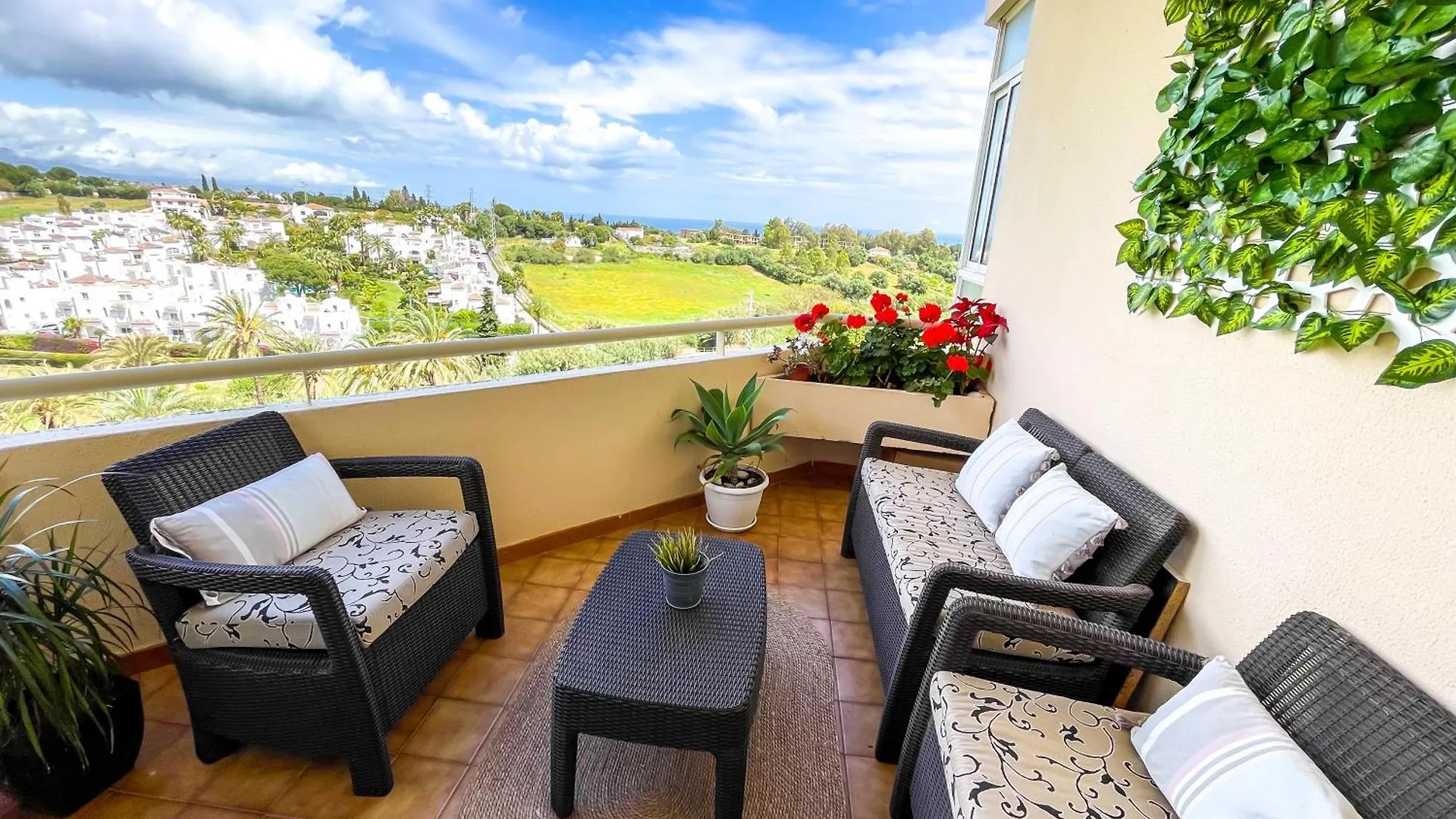 Modern Apartment With Terrace - 2 Min From The Beach Estepona Spanje