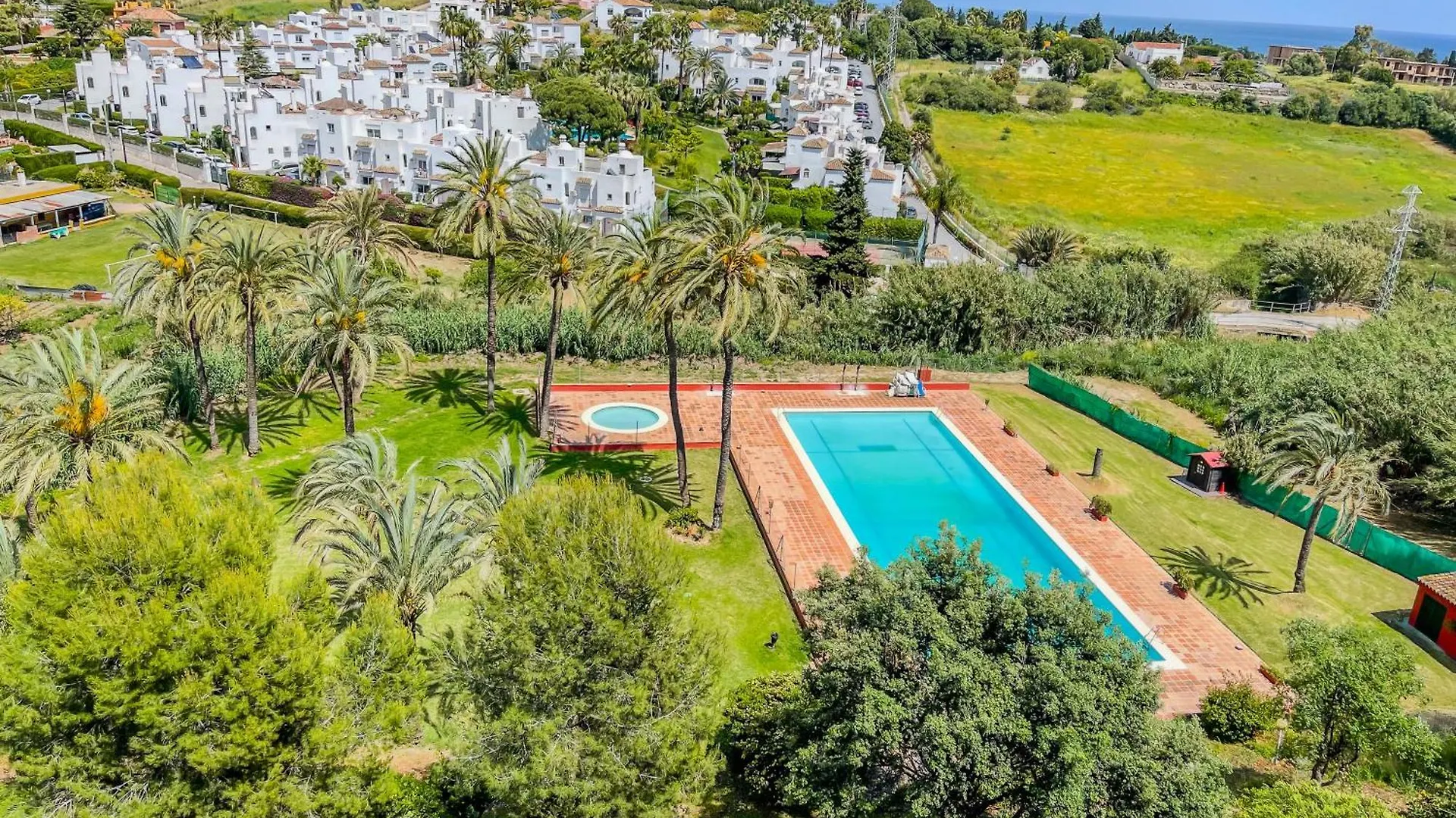 Modern Apartment With Terrace - 2 Min From The Beach Estepona 0*,  Spanje
